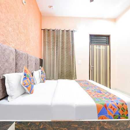 Hotel Fabexpress Galaxy à Nayagaon Extérieur photo