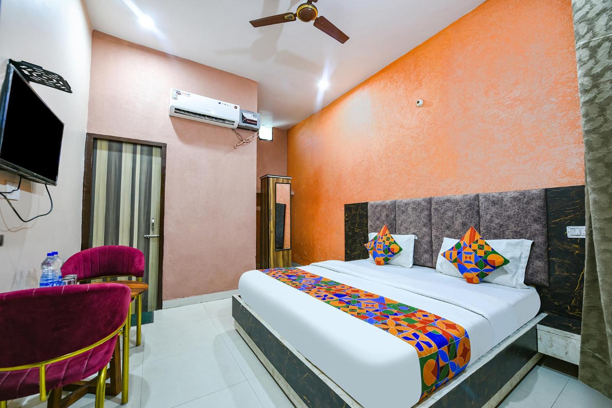 Hotel Fabexpress Galaxy à Nayagaon Extérieur photo