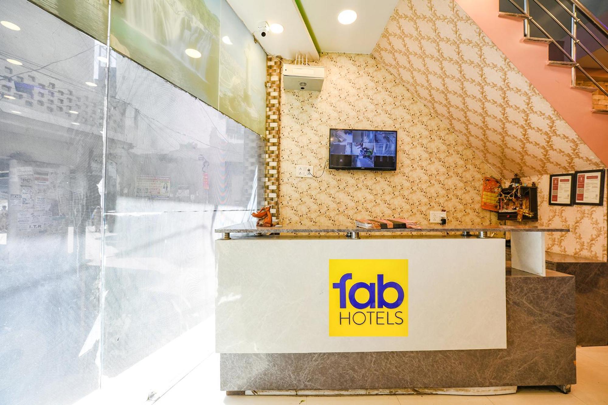 Hotel Fabexpress Galaxy à Nayagaon Extérieur photo