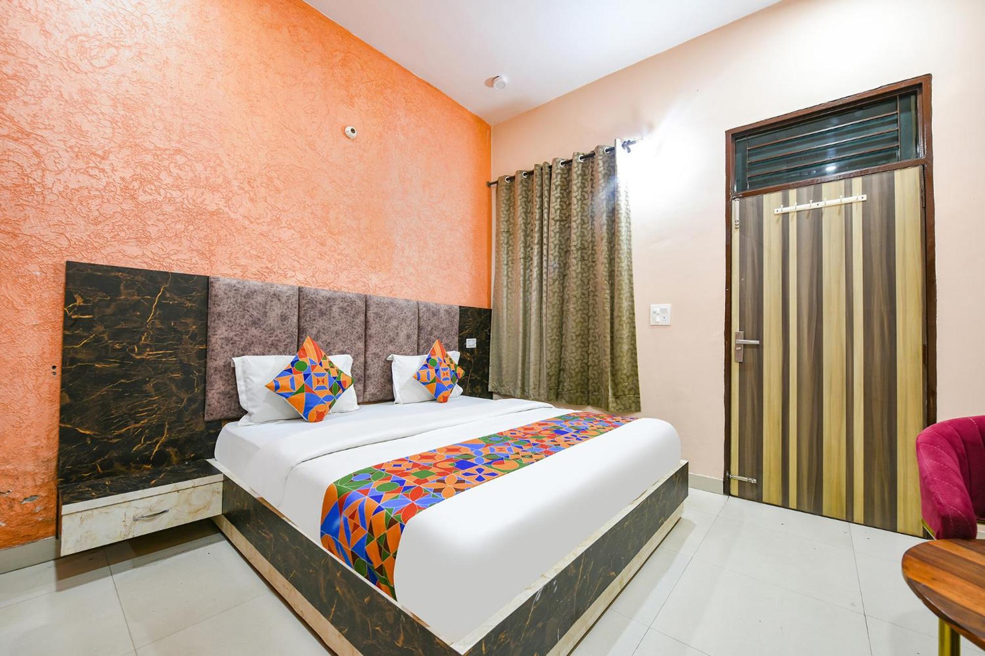 Hotel Fabexpress Galaxy à Nayagaon Extérieur photo