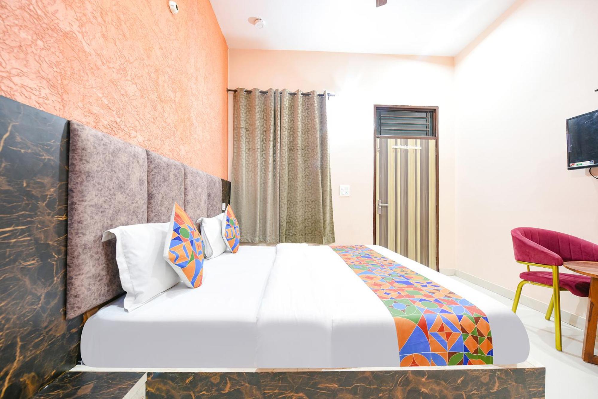 Hotel Fabexpress Galaxy à Nayagaon Extérieur photo