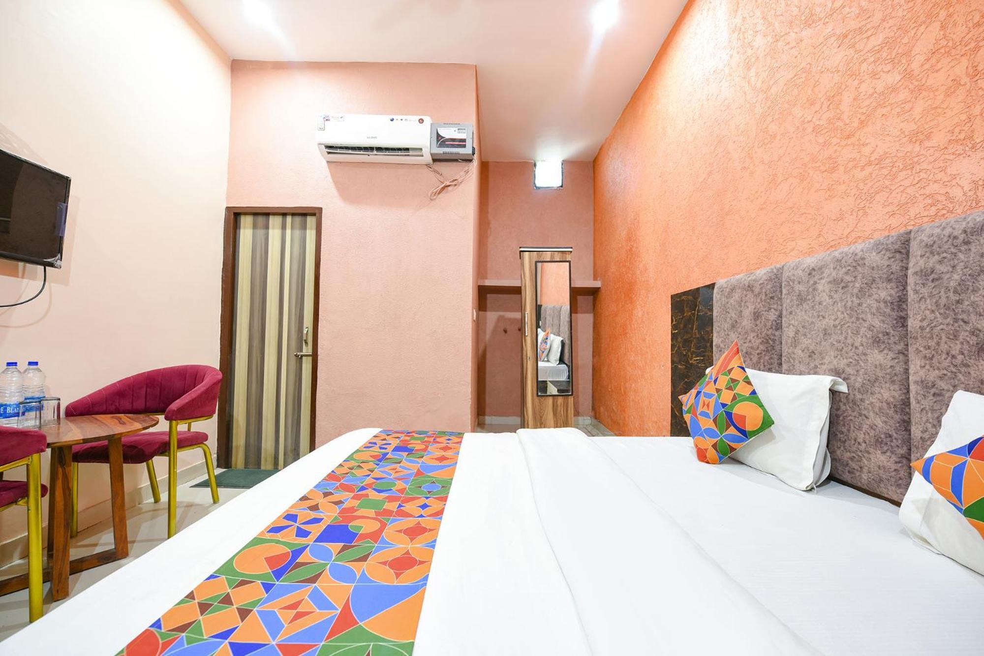 Hotel Fabexpress Galaxy à Nayagaon Extérieur photo