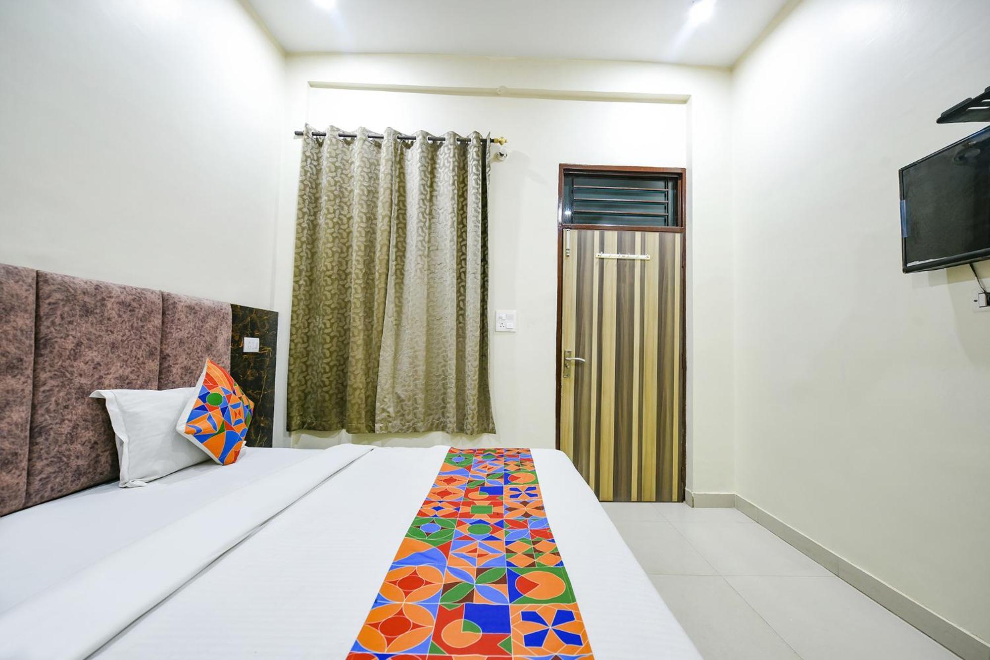 Hotel Fabexpress Galaxy à Nayagaon Extérieur photo